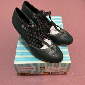 Bettie Page Green heels size 8